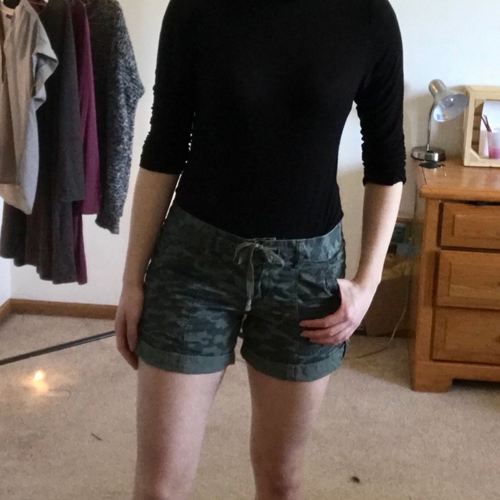 Juniors cargo camo shorts